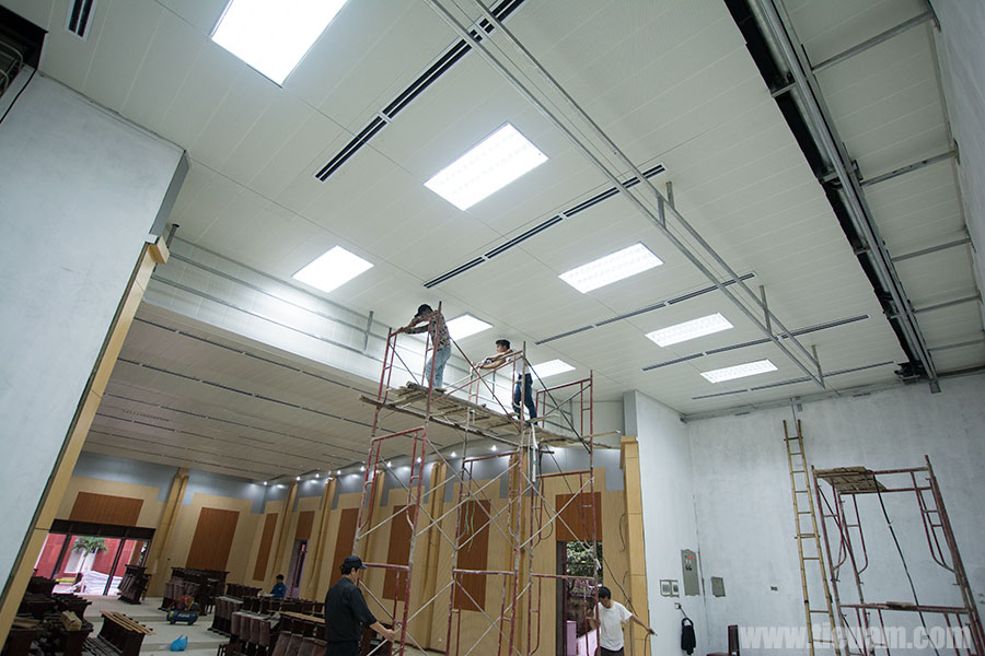 Vách tiêu âm hội trường